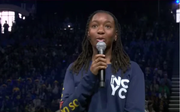 Mia Smothers responde a una pregunta del Papa León XIV en la Conferencia Nacional de Jóvenes Católicos el 21 de noviembre de 2025. Crédito: Captura de pantalla del YouTube de EWTN