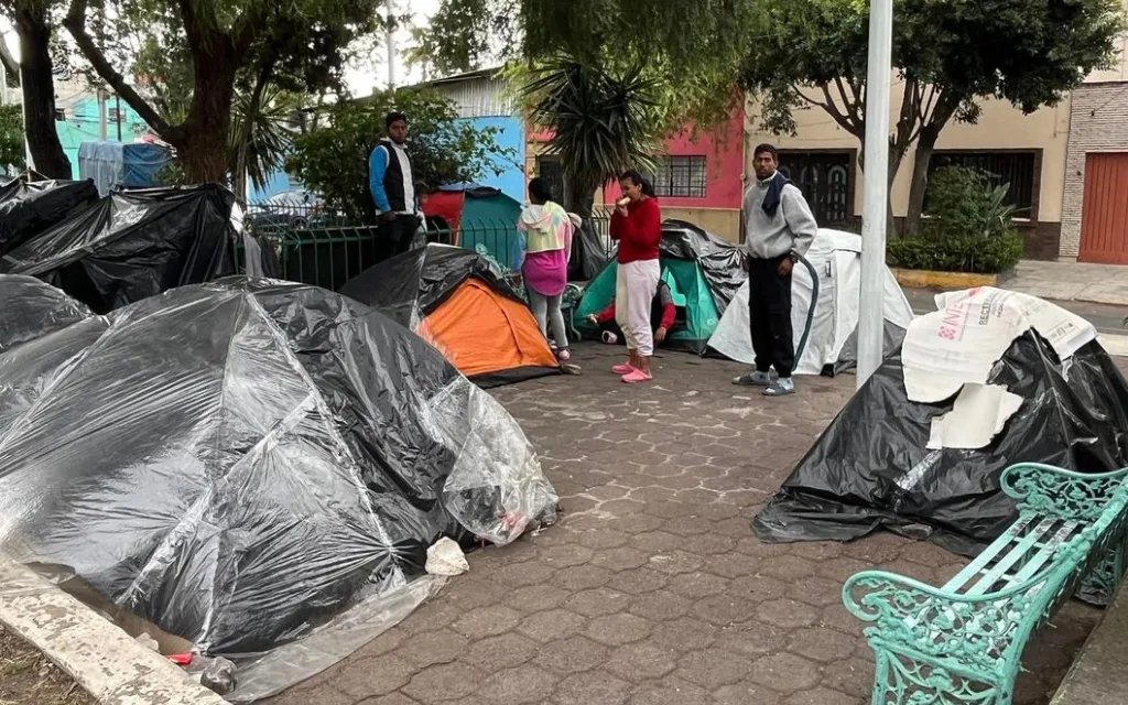 Migrantes viviendo en un parque al norte de la Ciudad de México.?w=200&h=150