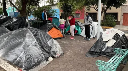 Migrantes viviendo en un parque al norte de la Ciudad de México