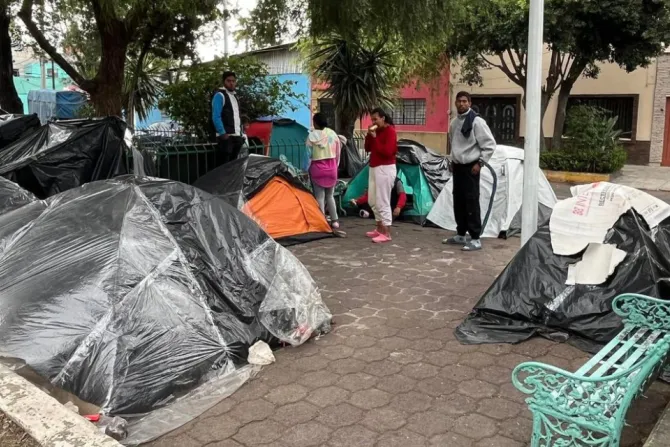 Migrantes viviendo en un parque al norte de la Ciudad de México