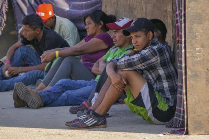 Obispos de Estados Unidos condenan redadas de inmigrantes y limitación de asilo