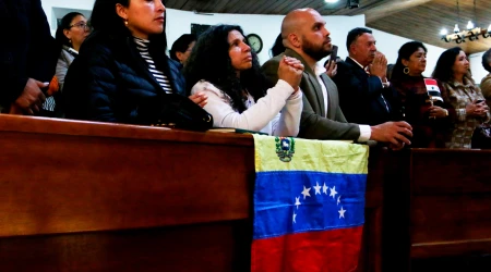 Migrantes venezolanos durante la Misa que el Cardenal Baltazar Porras celebró en Quito (Ecuador) el 10 de septiembre de 2024.