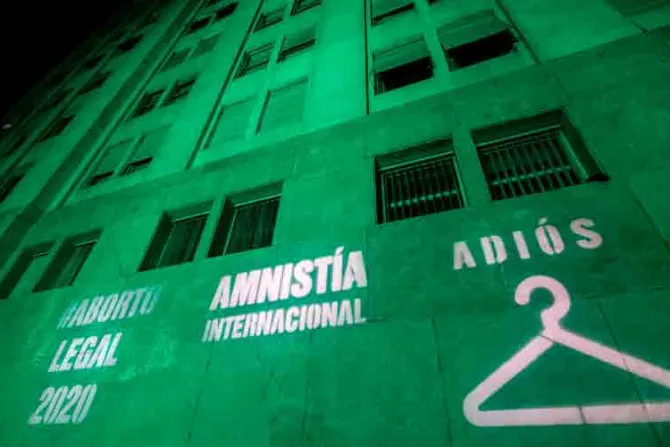 Critican a Amnistía Internacional Argentina por usar edificios públicos en campaña proaborto