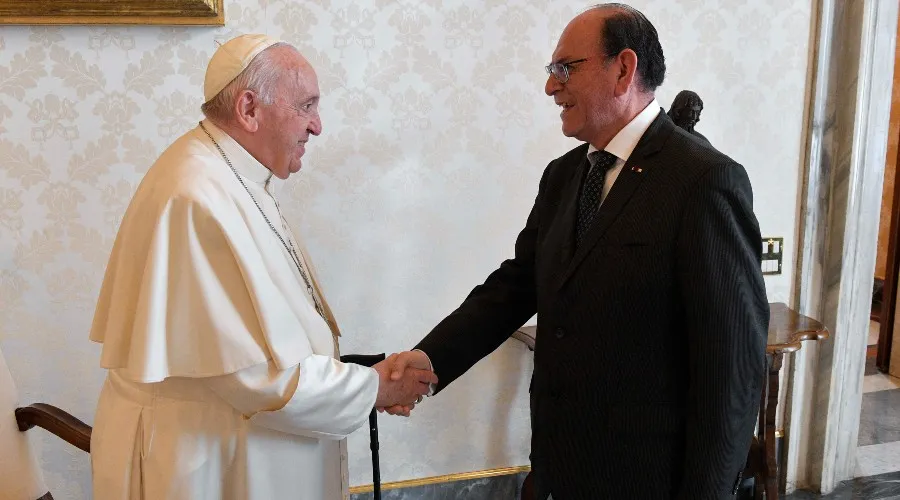 El Papa Francisco con ministro César Landa Arroyo. Crédito: Vatican Media?w=200&h=150