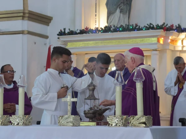 La Misa de exequias del obispo más anciano de Cuba. Crédito: Comunicaciones Obispado Holguín, Cuba.