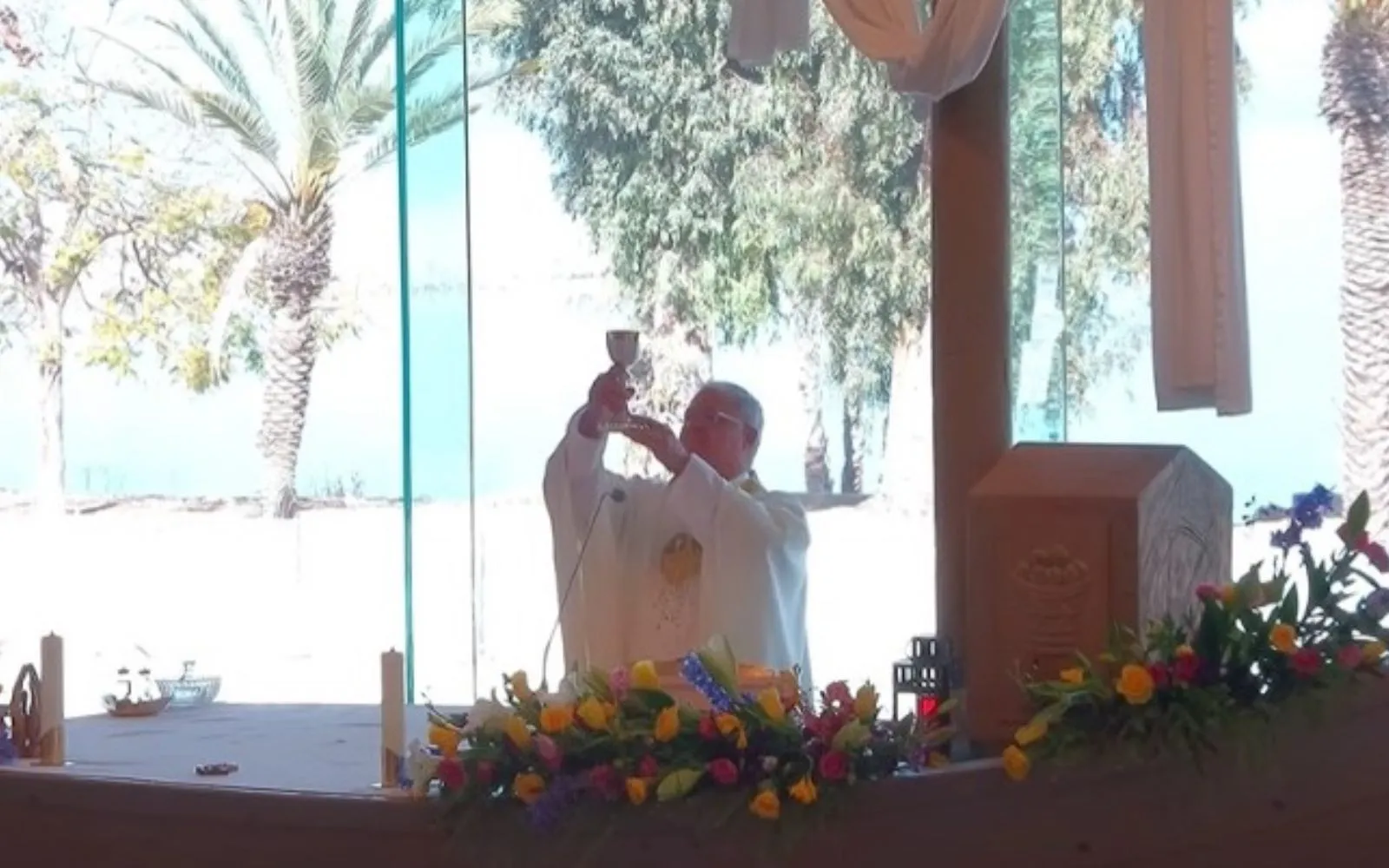 El P. Juan Solana celebró la Misa de Domingo de Resurrección en Magdala.?w=200&h=150