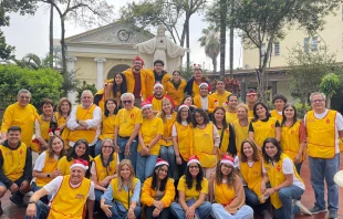 Voluntarios de Misiones de Emergencia en el interior del Hospital Nacional Dos de Mayo, en Lima. Crédito: Cortesía de Fabrizio Caciano
