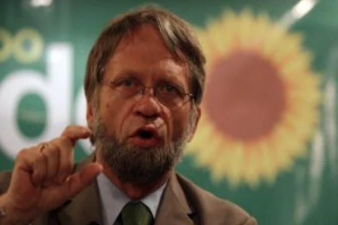 Denuncian postura anti-vida y anti-familia de Mockus en Colombia