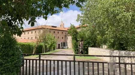 Entrada al Monasterio de Santa Clara de Belorado (Burgos, España).