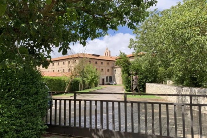 Entrada al Monasterio de Santa Clara de Belorado (Burgos, España).
