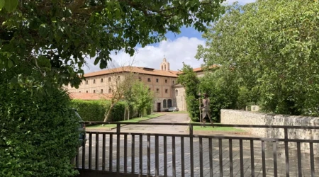 Entrada al Monasterio de Santa Clara de Belorado (Burgos, España).