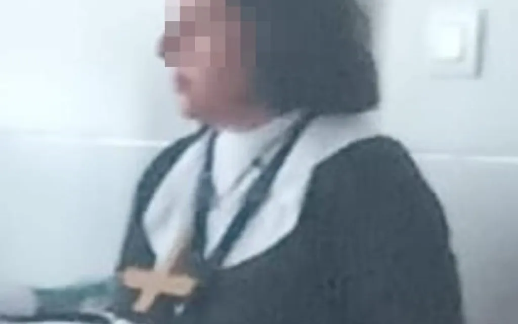 Una de las dos profesoras que se disfrazó de monja y se burló de los cristianos el 8M de 2024 en Requena (España).?w=200&h=150