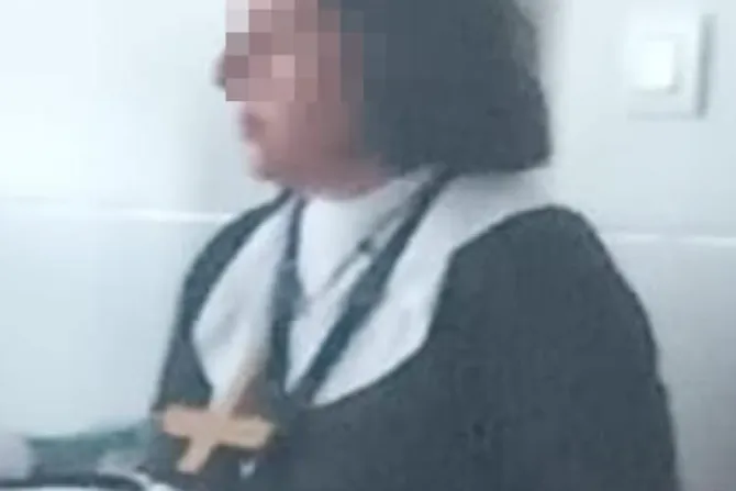 Una de las dos profesoras que se disfrazó de monja y se burló de los cristianos el 8M de 2024 en Requena (España).