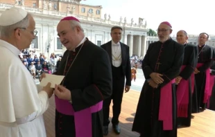 Mons. Fernández con el Papa León XIV Crédito: Captura de video/Vatican Media