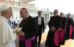 Mons. Fernández con el Papa León XIV Crédito:  Captura de video/Vatican Media