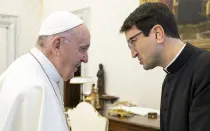 El Papa Francisco con el Obispo Raimo Goyarrola
