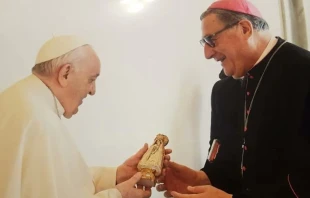 Mons. Martín y el Papa Francisco (Foto de archivo) Crédito: Cuenta de X/ Mons. Eduardo Eliseo Martín
