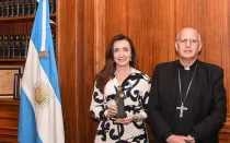 Mons. Santiago Olivera con la Vicepresidente Villarruel
