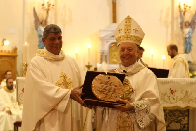 De izquierda a derecha Mons. Francesco Patton, Custodio de Tierra Santa y Mons. Hanna Jallouf, nuevo Obispo latino de Siria