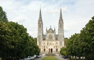 Santuario de de Nuestra Señora de Montligeon en Francia. Crédito: Velvet, CC BY-SA 4.0