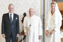 El Papa Francisco recibe al Rey de los belgas, Felipe y la Reina Matilde