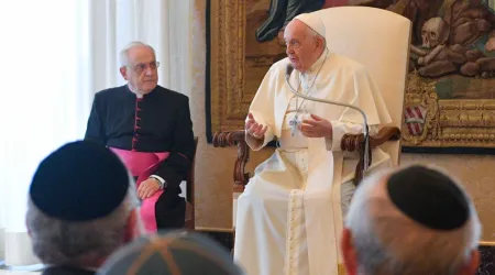 El Papa Francisco durante la audiencia con los miembros de la Conferencia de Rabinos Europeos