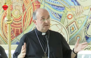 Mons. José Ignacio Munilla, Obispo de Orihuela-Alicante (España). Crédito: Youtube de "En Ti confía".