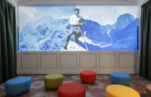 Un nuevo museo multimedia dedicado a la vida de Pier Giorgio Frassati se inauguró en Turín, Italia, el 5 de julio de 2025. Ofrece a peregrinos y visitantes una mirada inmersiva a la vibrante fe, el compromiso político y la devoción mariana del futuro santo. Crédito: Arquidiócesis de Turín