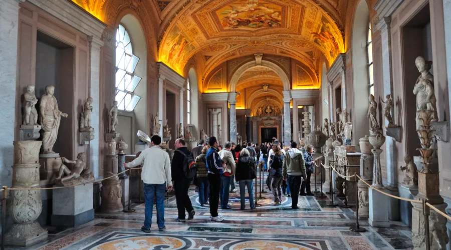 Museos Vaticanos abren sus puertas a 150 indigentes en un tour muy especial
