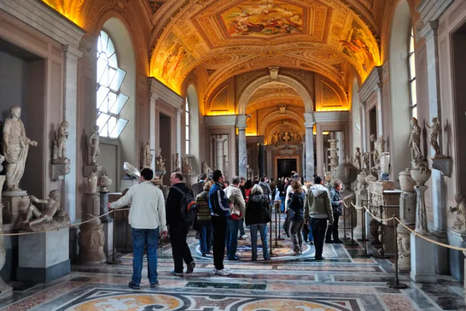Museos Vaticanos abren sus puertas a 150 indigentes en un tour muy especial