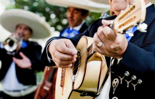 Imagen referencial de una boda con miriachi. Crédito: Canva