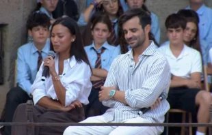 Nachter y su esposa Roseanne en el Santuario de Torreciudad en España. Crédito: Youtube Santuario de Torreciudad.