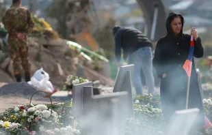La guerra en Nagorno Karabaj dejó decenas de soldados caídos, que fueron enterrados en el cementerio militar de Yerablur, en Ereván, Armenia.  22 de noviembre de 2020. Crédito: Gevorg Ghazaryan - Shutterstock