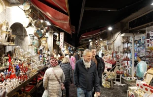 Bottega Ferrigno se encuentra en la icónica “Calle de la Navidad”, parte del histórico barrio San Gregorio Armeno de la ciudad de Nápoles, en el sur de Italia. Crédito: Gianpiero Passalia/EWTN News.