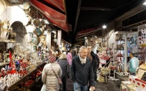 Bottega Ferrigno se encuentra en la icónica “Calle de la Navidad”, parte del histórico barrio San Gregorio Armeno de la ciudad de Nápoles, en el sur de Italia.