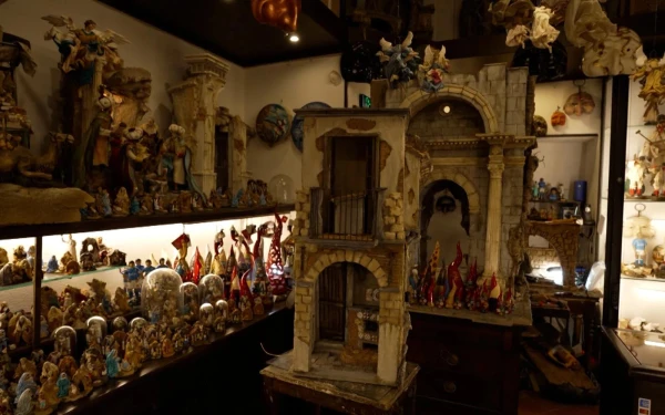 Pesebres y figuritas tradicionales napolitanas, encontradas en la Bottega Ferrigno en Nápoles (Italia). Crédito: Gianpiero Passalia/EWTN News.