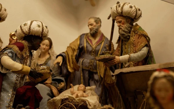 Primer plano de las figuras de un pesebre napolitano tradicional, en Bottega Ferrigno, Nápoles (Italia). Crédito: Gianpiero Passalia/EWTN News.