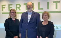 Teresa Hilgers, junto a sus padres, fundadores de la naprotecnología.
