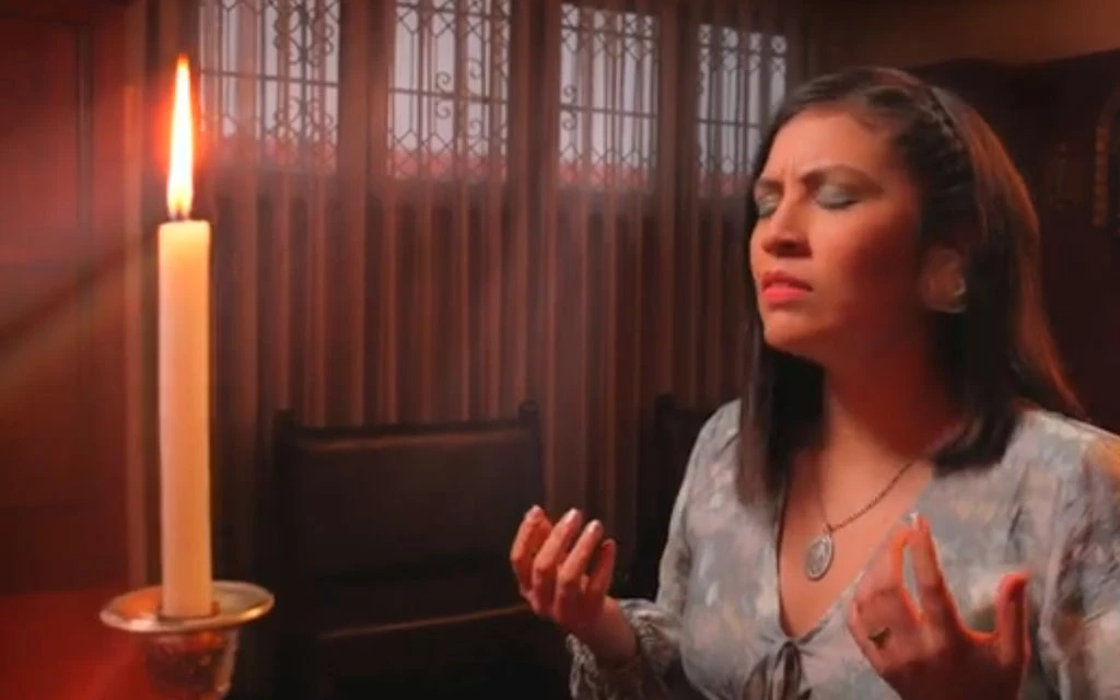 Nathalí Paredes en el video de su nueva canción "Súplica".?w=200&h=150