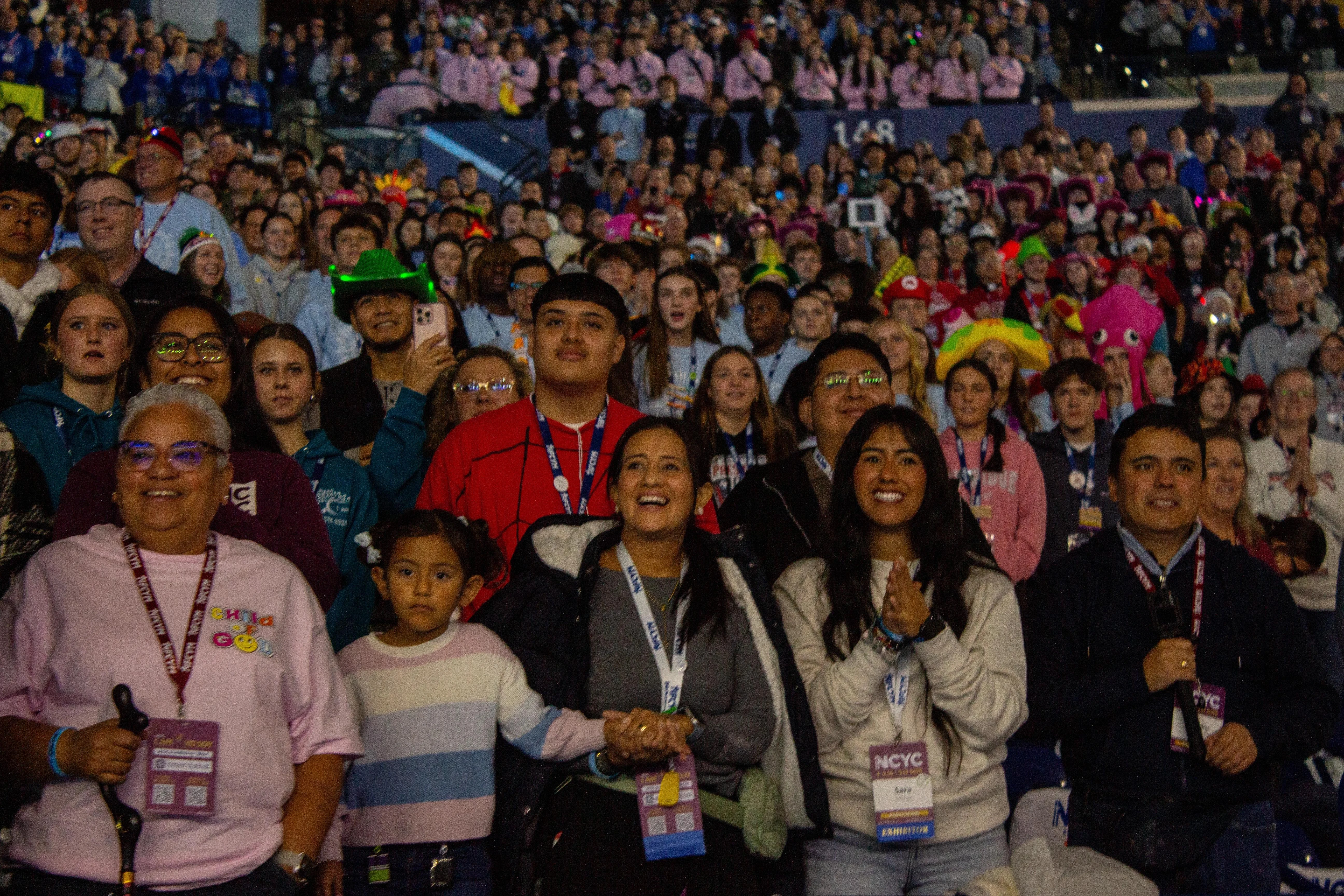 Jóvenes responden al Papa León XIV durante el primer diálogo entre el Papa y la juventud estadounidense, celebrado el 21 de noviembre de 2025 en la Conferencia Nacional de Jóvenes Católicos en Indianápolis (Estados Unidos). Crédito: Jonah McKeown/National Catholic Register.