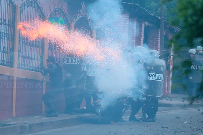 Policía ingresó violentamente a iglesia durante disturbios en Nicaragua, denuncia Diócesis
