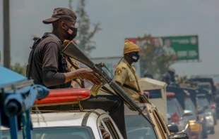 Agentes de seguridad nigerianos durante una operación militar antes de las elecciones de gobernador en Benin City, Edo, Nigeria, el 17 de septiembre de 2020. Crédito: Oluwafemi Dawodu - Shutterstock
