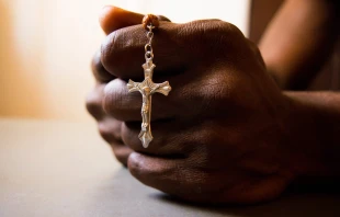 Más de 200 cristianos fueron asesinados por militantes islamistas en Nigeria el 13 de junio de 2025. Crédito: Red Confidential/Shutterstock.