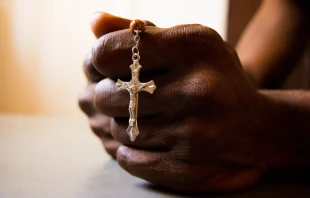 Más de 200 cristianos fueron asesinados por militantes islamistas en Nigeria el 13 de junio de 2025. Crédito: Red Confidential/Shutterstock.
