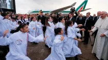 Coro de niños recibieron al Papa en Paraguay en julio de 2015
