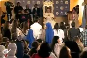 [VIDEO] Niños refugiados dedican en español al Papa Francisco una canción a la Virgen María