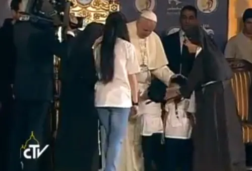 Papa Francisco recibe a niños refugiados / Foto: Youtube (CTV)?w=200&h=150