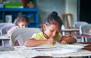 Niños en una escuela en Guayaquil, Ecuador. Crédito: De Visu - Shutterstock