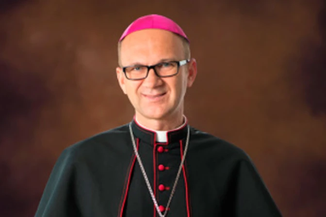 Obispo electo de Hamilton en Canadá.