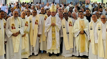 El obispo Silvio Báez en la celebración de los 75 años de los carmelitas descalzos en Rep. Dominicana. 11082025